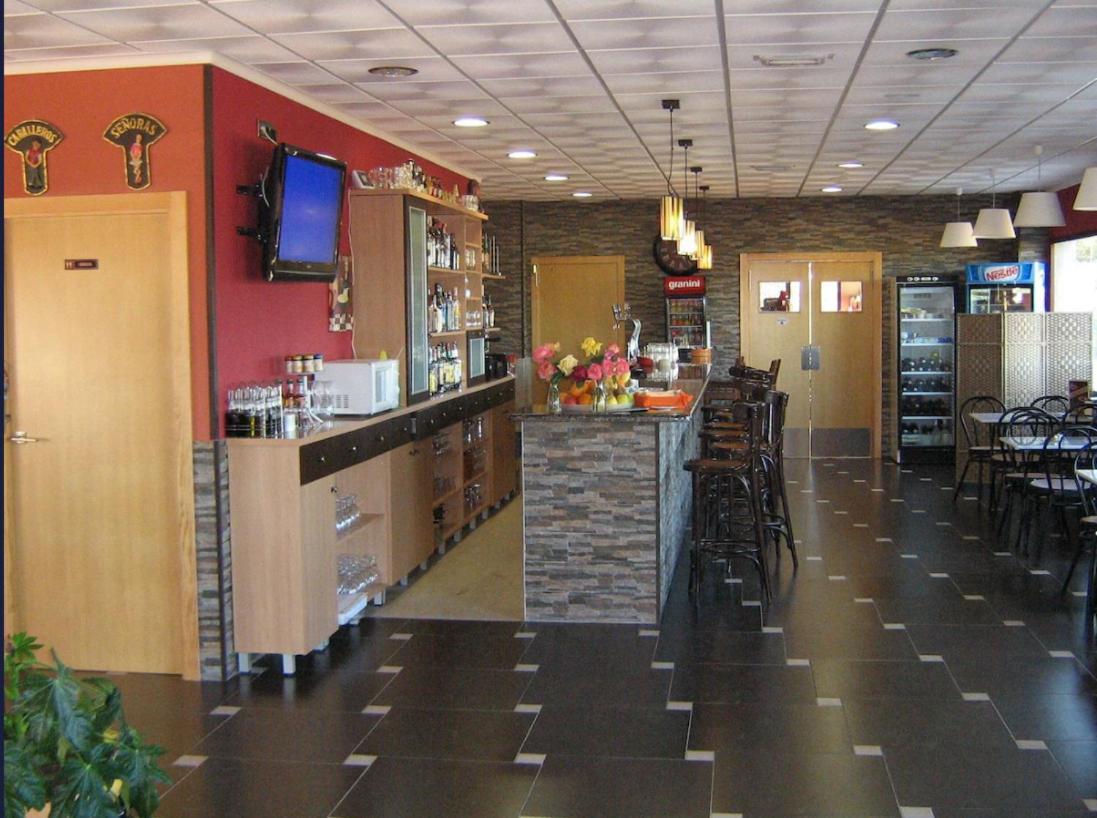 Hotel Restaurant Cau Blanch Useras ภายนอก รูปภาพ